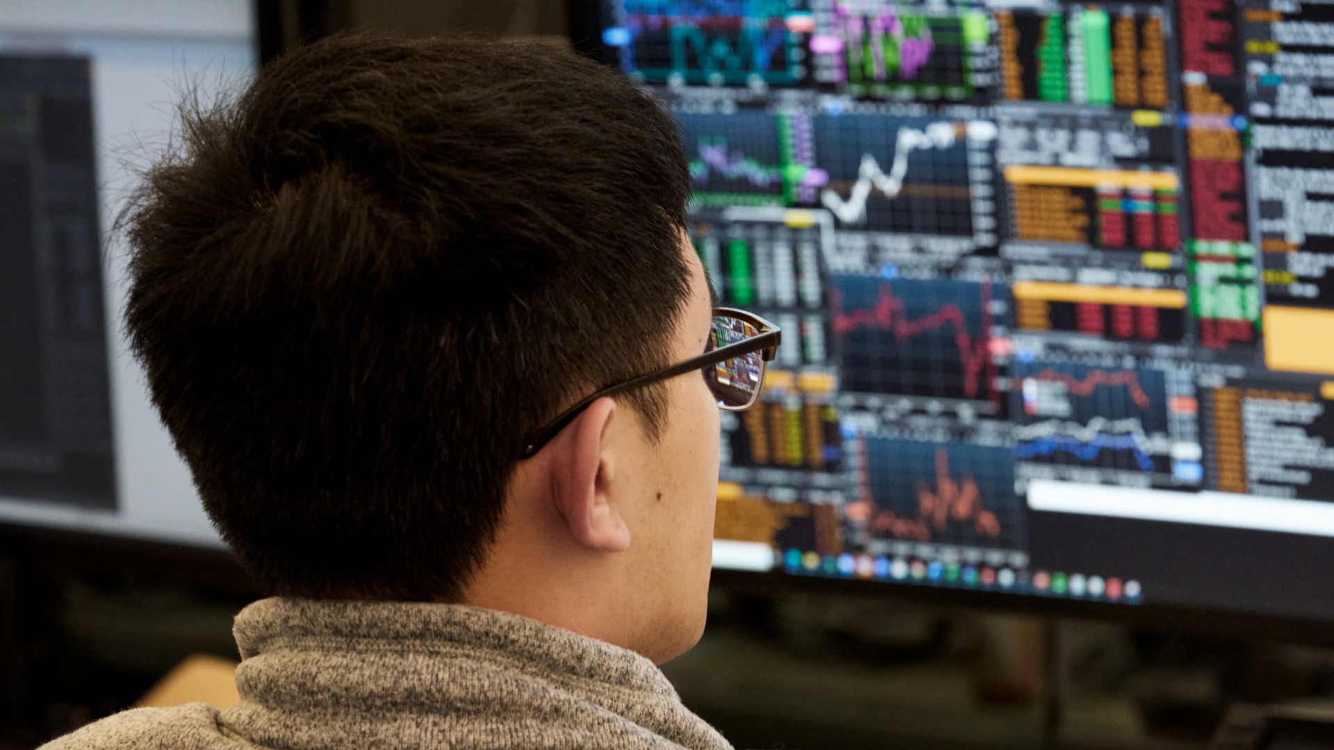 Photo of a financial worker in front of a computer screen